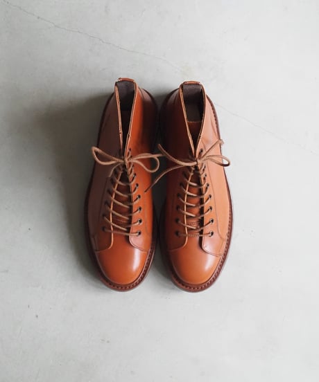 Tricker's 8