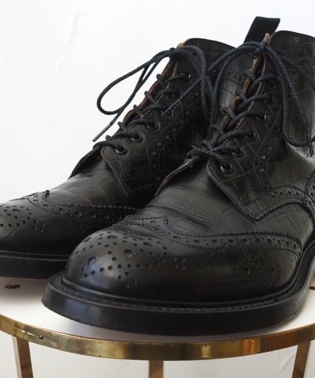 Tricker's 8