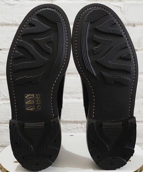 Tricker's 6