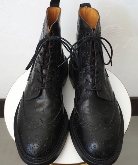 Tricker's 8