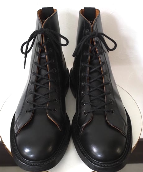 Tricker's 8