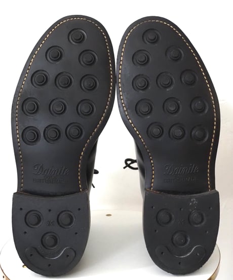 Tricker's 8