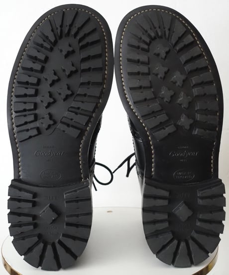 Tricker's 9