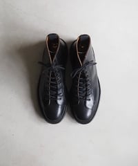 Tricker's 8