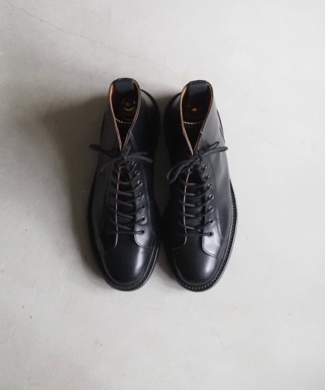 Tricker's 8