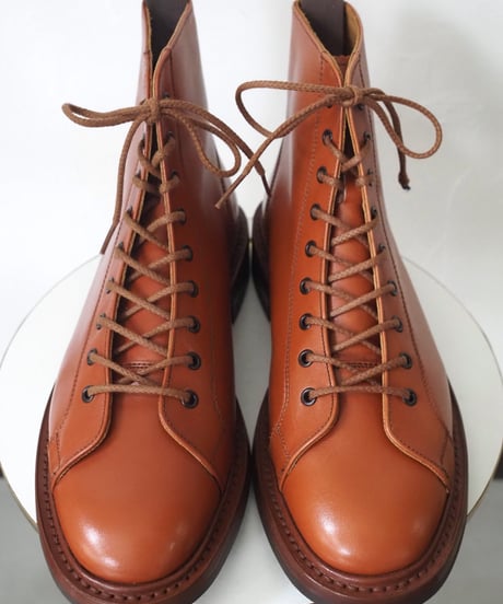 Tricker's 8