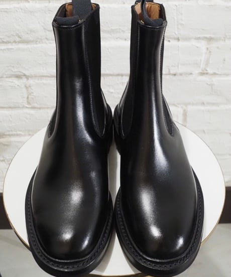 Tricker's 6