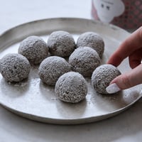 〈茶雪〉ブールドネージュ（紅烏龍茶）9個入・缶