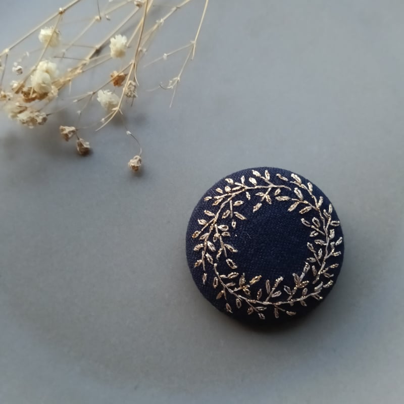 会津木綿×手刺繍ブローチ【輪（りん）】 | wire+.