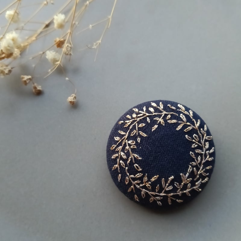 会津木綿×手刺繍ブローチ【輪（りん）】 | wire+.