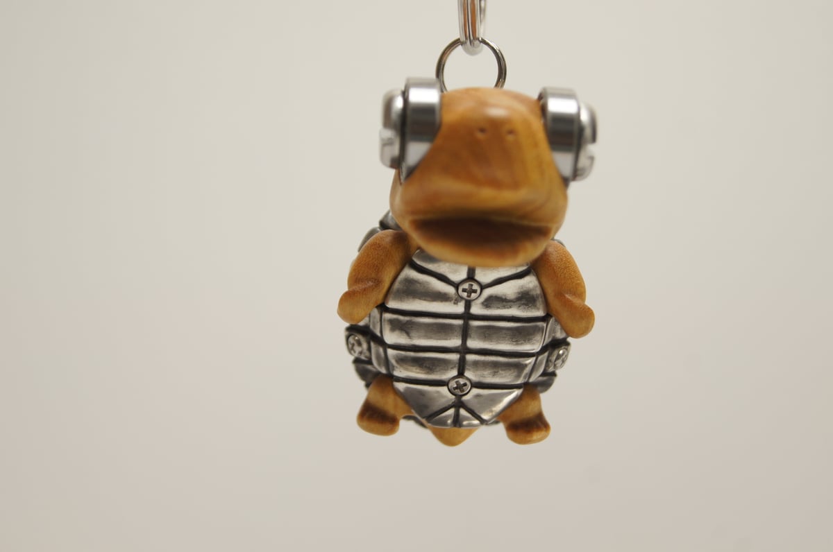 カメ サテンウッド（木材） キーホルダーやバッグチャーム、置物に