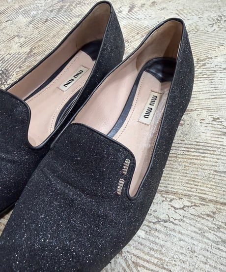 MIU MIU ブラックラメ フラットシューズ