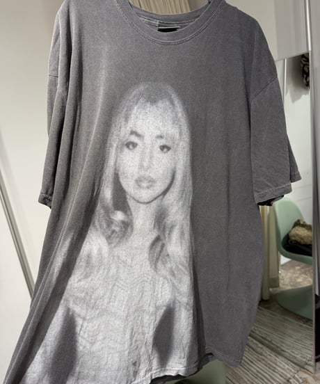 00s Sabrina Carpenter Tシャツ