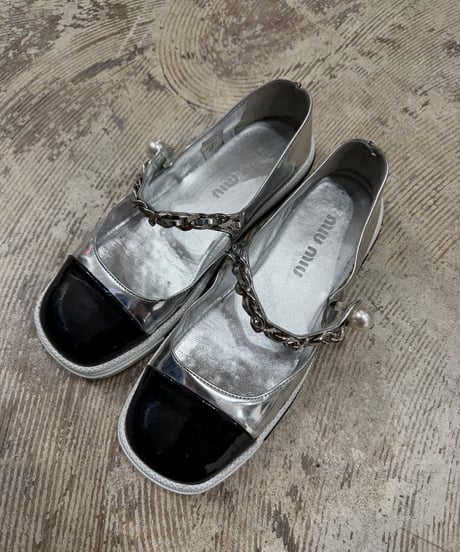 MIU MIU スクエアトゥ スニーカー
