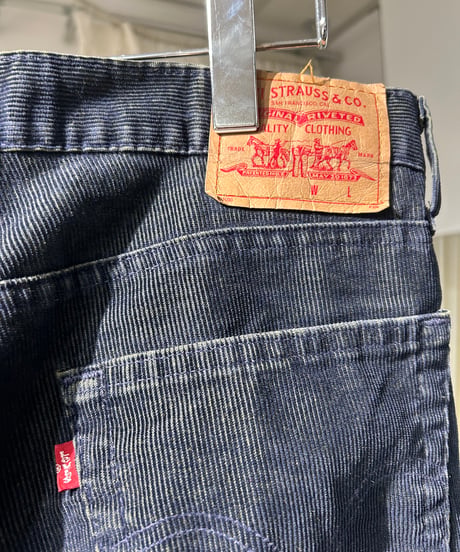 Levi's コーデュロイ ローライズストレートパンツ
