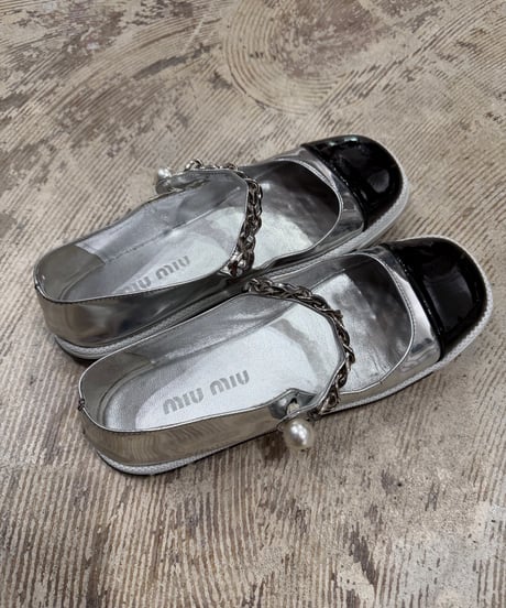 MIU MIU スクエアトゥ スニーカー