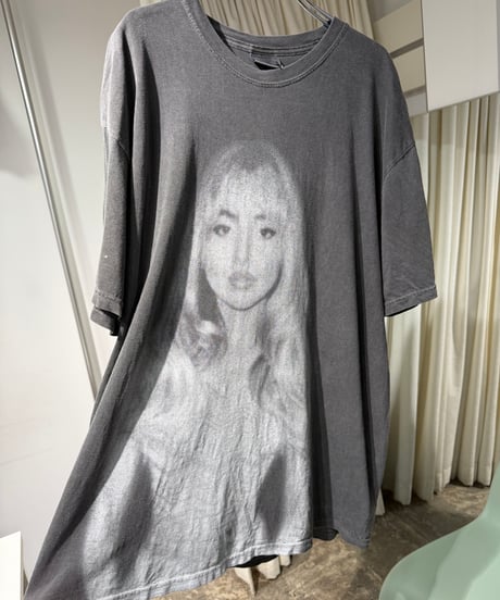 00s Sabrina Carpenter Tシャツ