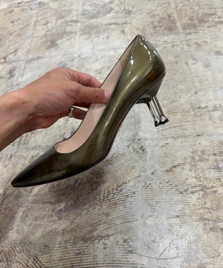 PRADA エナメル ピンヒールシューズ