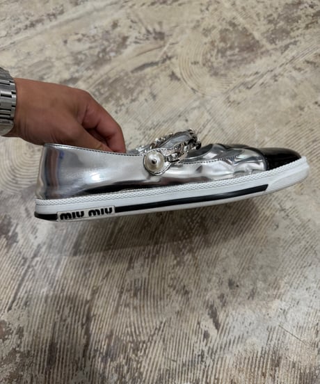 MIU MIU スクエアトゥ スニーカー