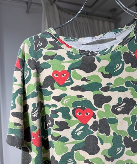 A BATHING APE × PLAY COMME des GARÇONS Tシャツ