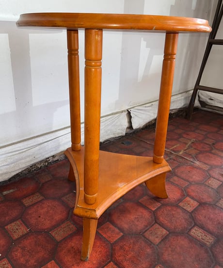 ROUND TOP SIDE TABLE