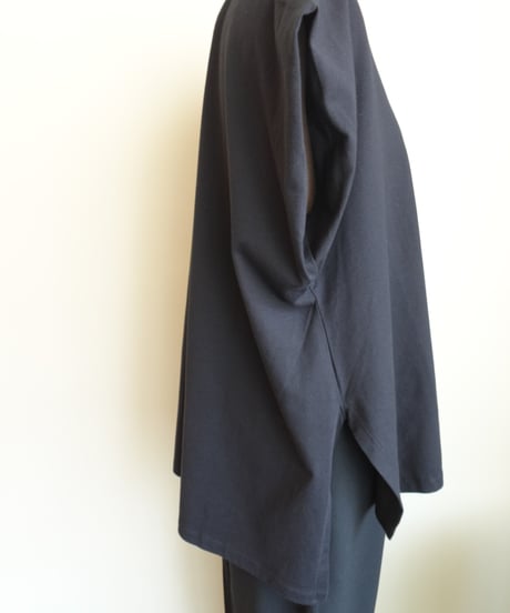 tuck sleeve tee