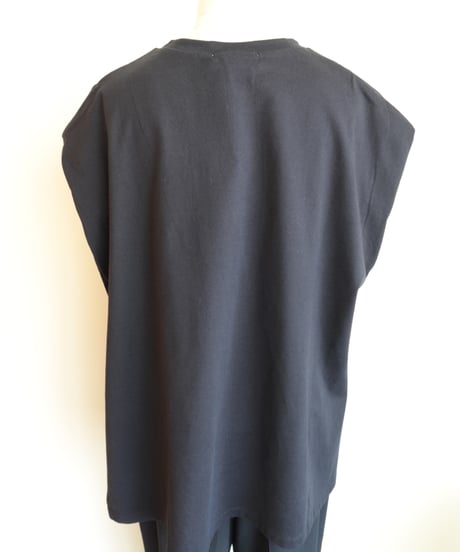 tuck sleeve tee