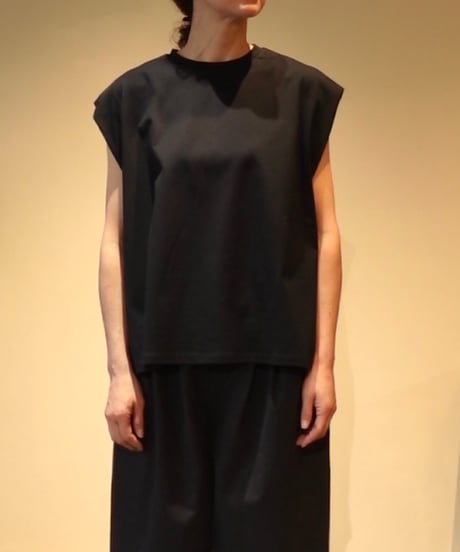 tuck sleeve tee