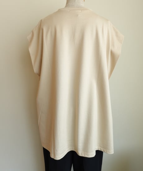 tuck sleeve tee
