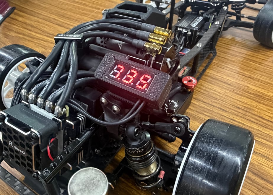 〖XRC〗ReveD RDX / MC3 電圧計ステー サスマウント取付タイプ