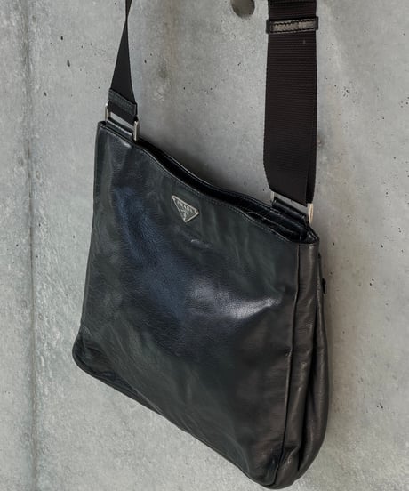PRADA レザーショルダーバッグ