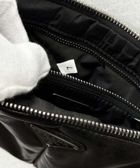 PRADA レザークラッチバッグ