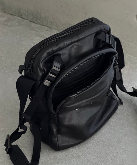 PRADA レザーショルダーバッグ