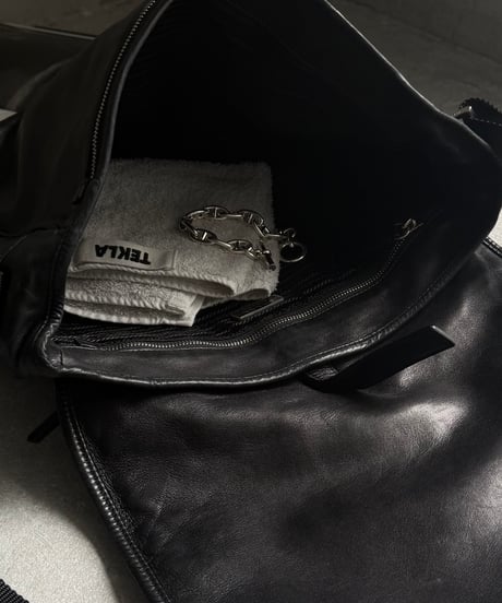 PRADA レザーメッセンジャーバッグ