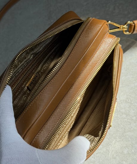 PRADA サフィアーノ SAFFIANO LUX