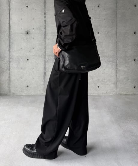 PRADA レザーメッセンジャーバッグ