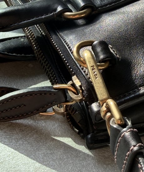 PRADA カーフレザーバッグ