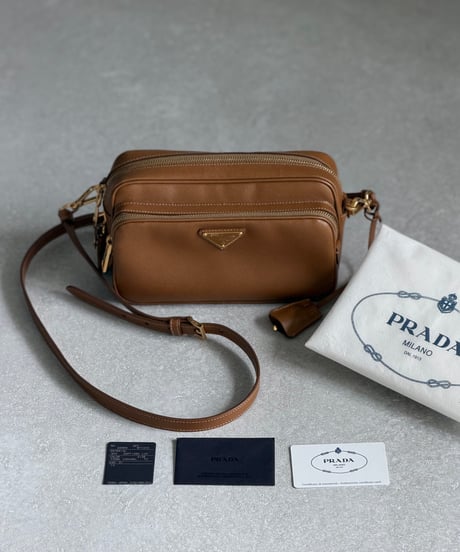 PRADA サフィアーノ SAFFIANO LUX
