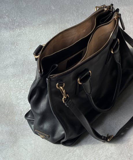 PRADA カーフレザーバッグ