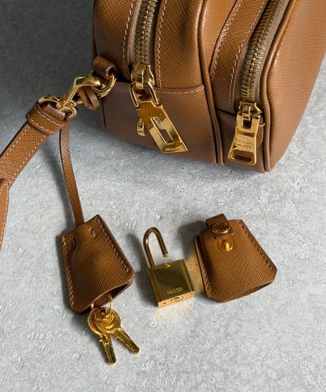 PRADA サフィアーノ SAFFIANO LUX