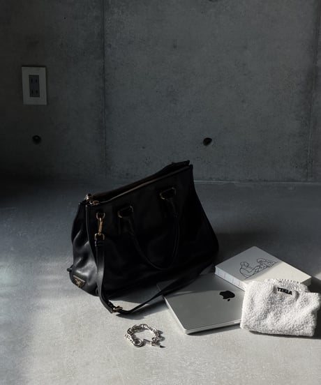 PRADA カーフレザーバッグ