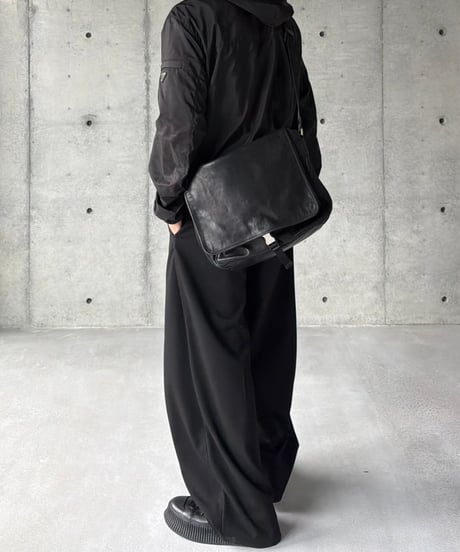 PRADA レザーメッセンジャーバッグ