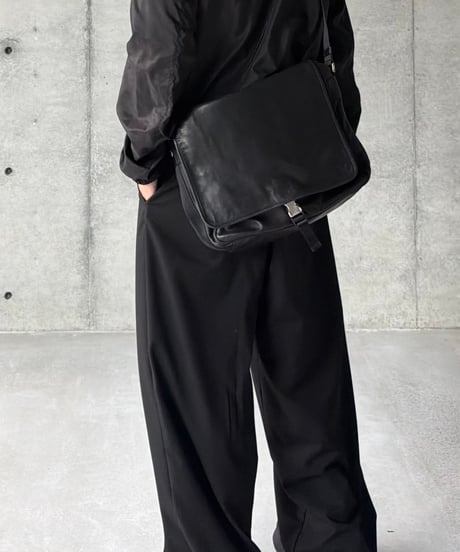 PRADA レザーメッセンジャーバッグ