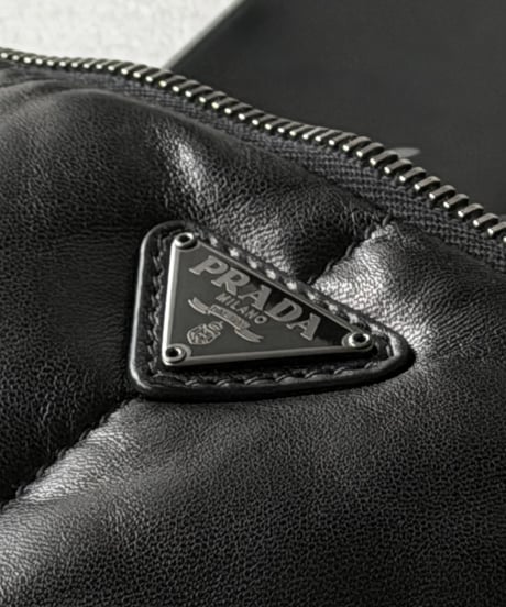 PRADA レザークラッチバッグ