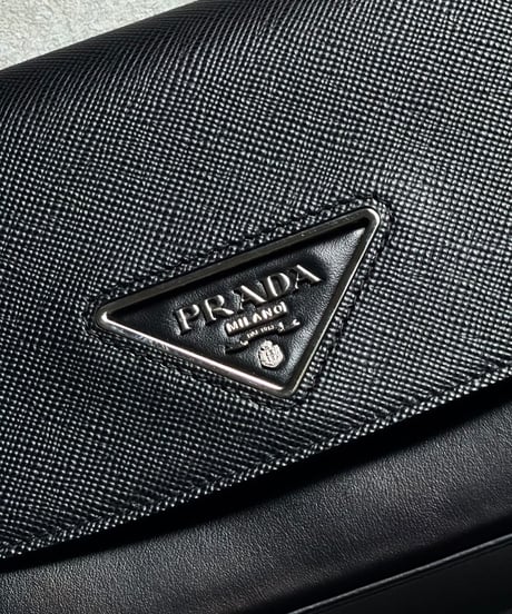 PRADA レザーショルダーバッグ Identity