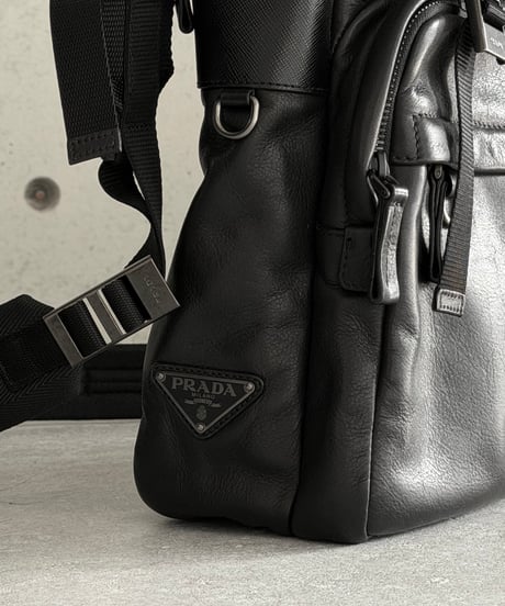 PRADA レザーショルダーバッグ
