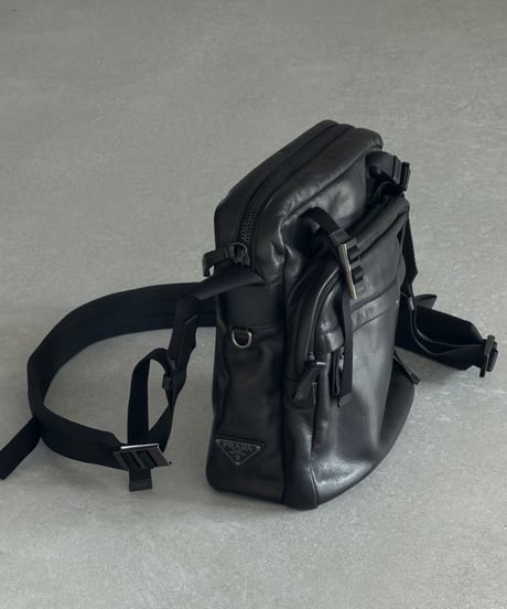 PRADA レザーショルダーバッグ