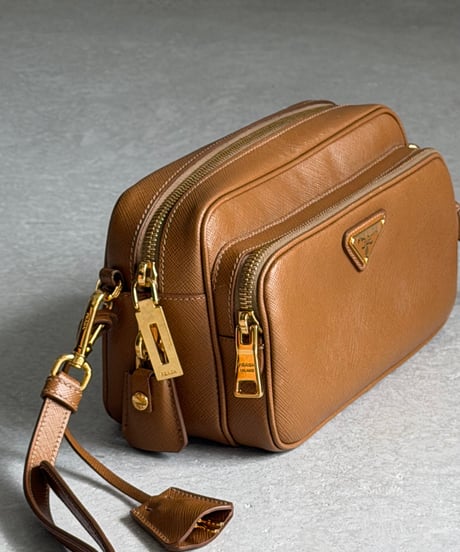 PRADA サフィアーノ SAFFIANO LUX