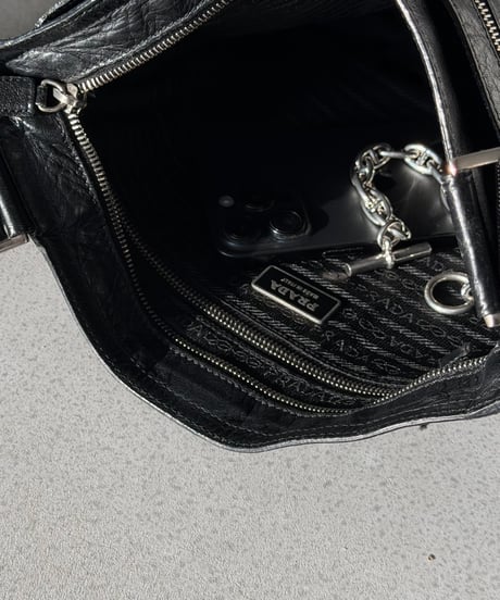 PRADA レザーショルダーバッグ