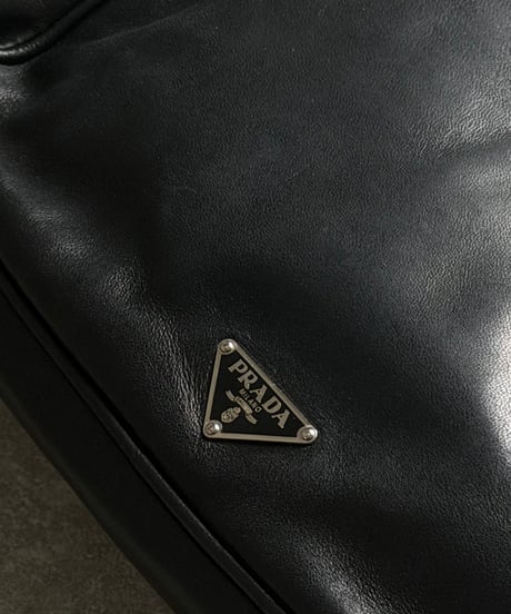 PRADA レザーメッセンジャーバッグ